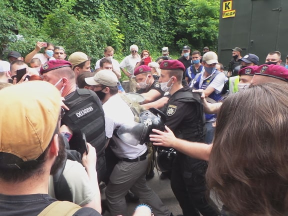 На акції на підтримку Стерненка сталися бійки між мітингувальниками і правоохоронцями: є затримані 13