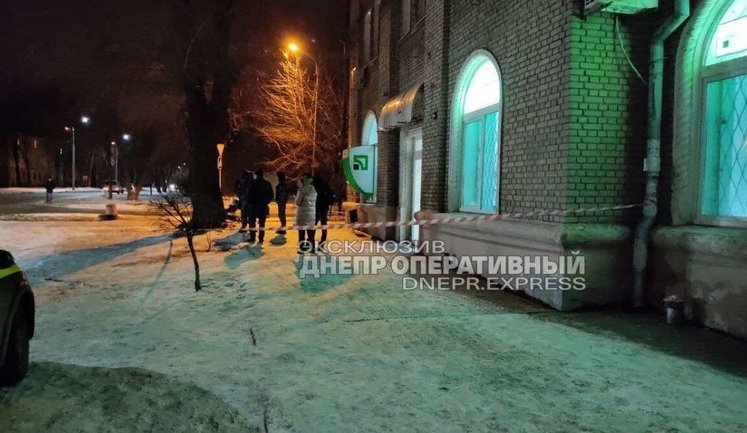 Вооруженный мужчина ограбил ПриватБанк в Днепре. ФОТО