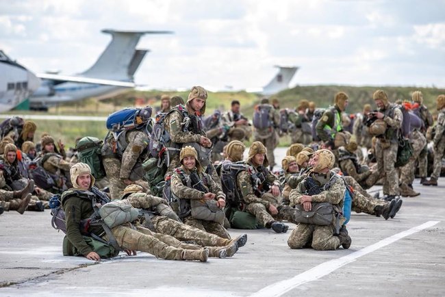Airborne assault troops reservists ready to defend Ukraine at any time upon refresher training completion, - Poroshenko 03