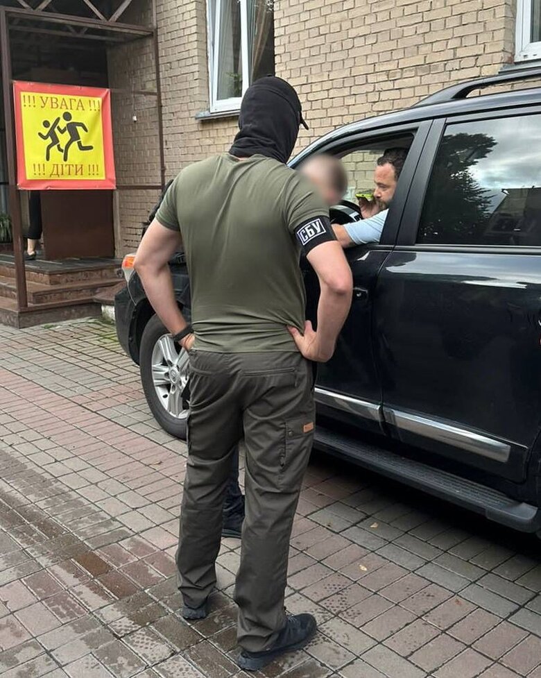 СБУ проводить обшуки в Дубінського, який під виглядом лікування батька поїхав на відпочинок за кордон 02