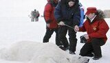 Путин измерял белого медведя и надел на него спутниковый ошейник. ФОТОрепортаж.