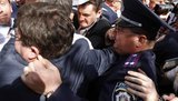 В Харькове избили нардепа-"бютовца" - милиция сбежала от "калашниковцев"