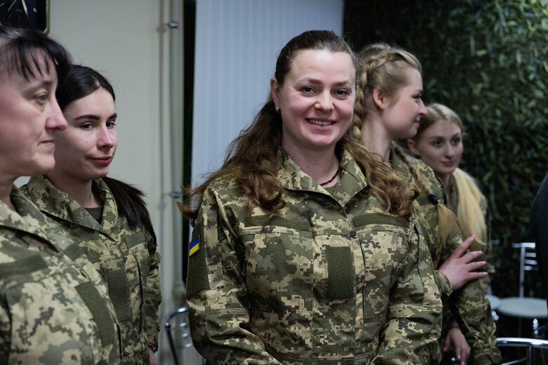 Жіноча військова форма
