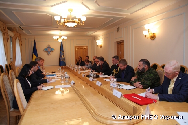 Ukraine, Canada to step up defense cooperation 02