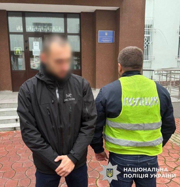 Чоловік погрожував за відмову виконати російську пісню
