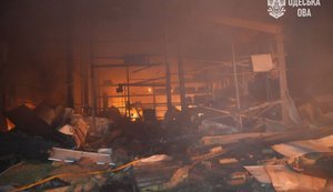 РФ атакувала промислове підприємство та гаражний кооператив на Одещині: виникли масштабні пожежі. ФОТО