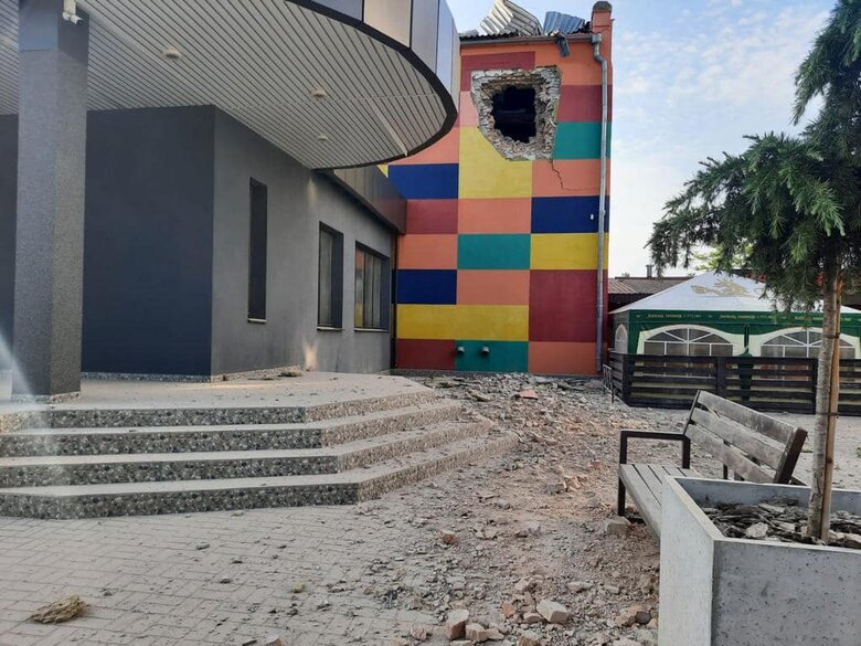 Последствия обстрела Очакова российскими оккупантами: Погибли 2 человека, в том числе ребенок. Ранены 6 человек, из них 4 ребенка 09