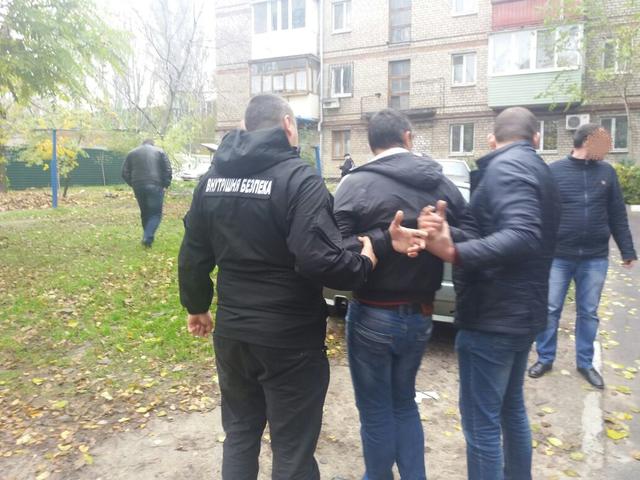 На взятке в $3,5 тысячи задержали полицейского в Запорожье 01