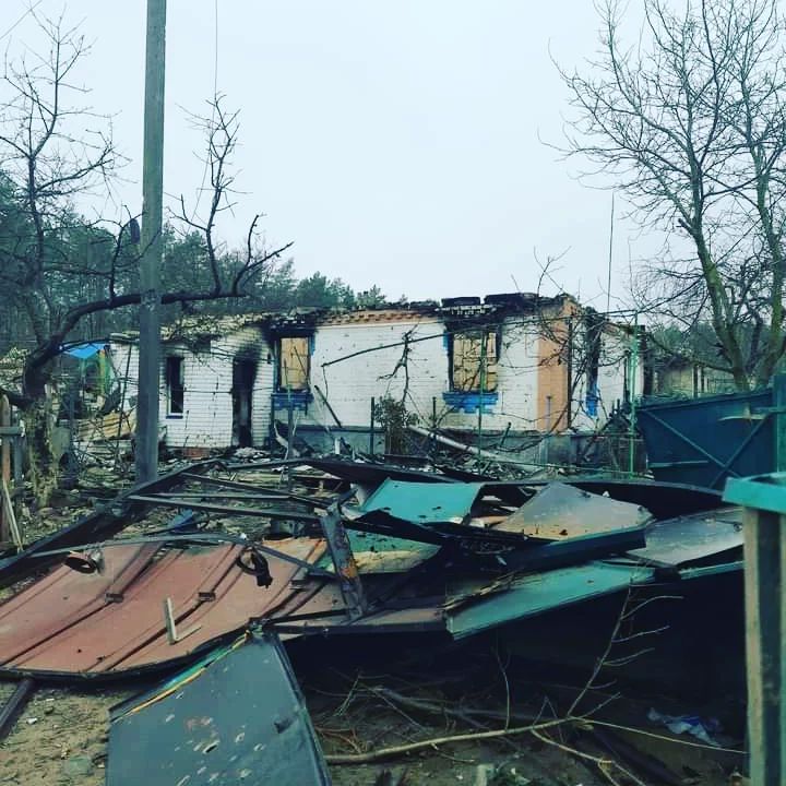 Зігнали в підвал і там почалося виживання. Старі втрачали розум, а згодом помирали. Діти були поруч з мертвими: мешканка Ягідного на Чернігівщині Пономаренко розповіла про злочини росіян 05