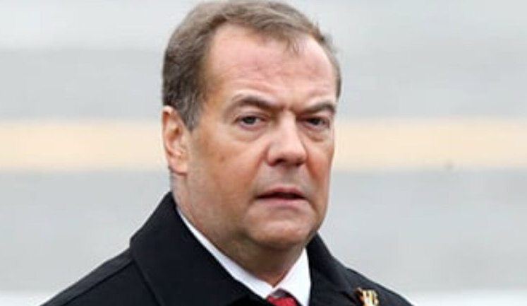 Медведєв про візит Шольца, Макрона та Драгі до Києва: "Люблять поціновувачі жаб, лівера та макаронів відвідувати Київ. Користі - нуль, до миру Україну це ніяк не наближає"