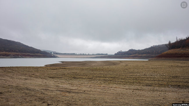 Третье по размеру водохранилище Крыма обмелело на 80% 03