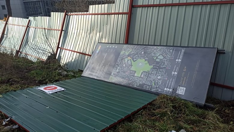 На Черепановой горе в Киеве вырубили деревья ради очередной застройки: активисты повалили строительный забор, полиция не вмешивалась 05