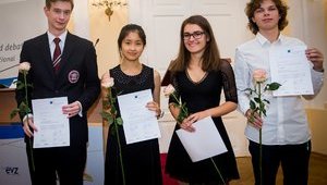 Львівський школяр Єлейко посів 1-ше місце в міжнародних молодіжних дебатах у Братиславі. ФОТО