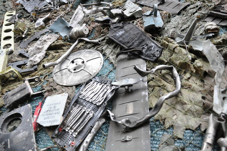 Кресло-катапульта, образцы снарядов и личные вещи рашистов: На Андреевском спуске открылась благотворительная выставка Спротив-2022 08 Кресло-катапульта, образцы снарядов и личные вещи рашистов: На Андреевском спуске открылась благотворительная выставка Спротив-2022 08