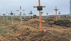 Массовые захоронения в Изюме: идентифицировано и перезахоронено 449 тел, среди них - 23 военнослужащих ВСУ. ФОТОрепортаж