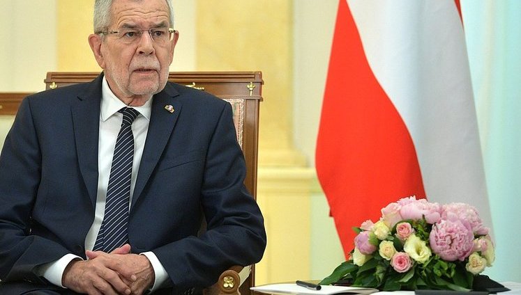 Putin uses every cubic meter of gas to divide Europe, - Austrian President van der Bellen