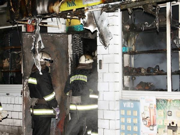киев пожар рынок спасатели пожарные