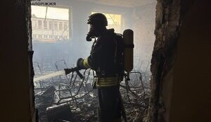 Удар РФ по Запоріжжю: ліквідовано наслідки масованого обстрілу, 20 постраждалих. ФОТОрепортаж