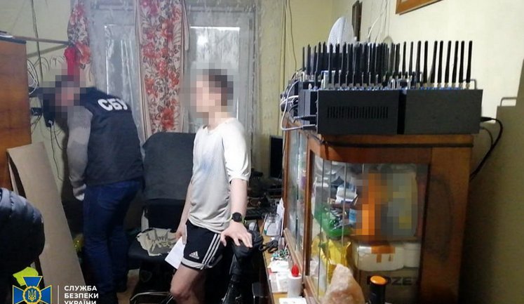 Нагнетали панику и "минировали" объекты: Во Львове обнаружили две ботофермы, курировавшиеся из РФ. ВИДЕО+ФОТОрепортаж