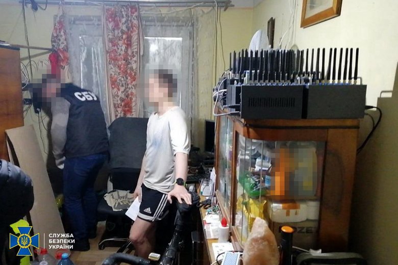 Нагнетали панику и минировали объекты: Во Львове обнаружили две ботофермы, курировавшиеся из РФ 02