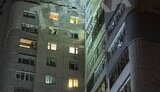 Уламки безпілотника впали на багатоповерхівку у Києві