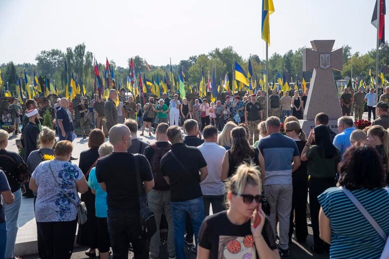 Відкриття меморіального монументу у День пам'яті захисників України