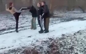 підлітки б’ють дівчинку у Білій Ценркві
