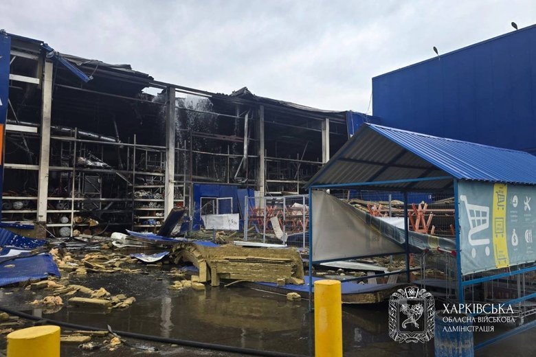 Russian strike on a shopping center in Kharkiv