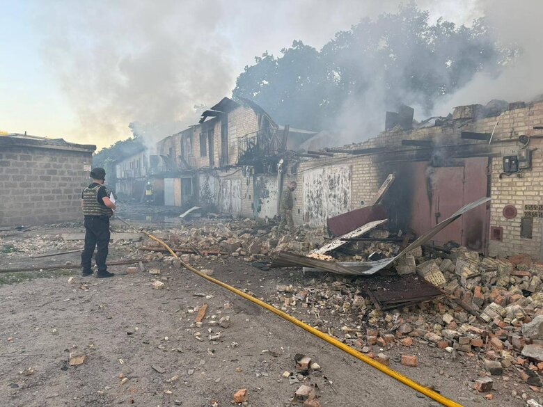 На Київщині пошкоджено гаражні приміщення