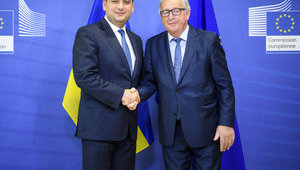 Гройсман обговорив із президентом Єврокомісії Юнкером санкції проти РФ і "Північний потік-2"