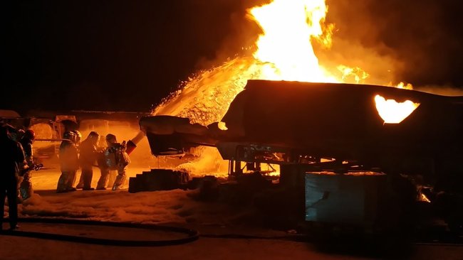 В Киеве сгорели 9 автоцистерн с топливом 04