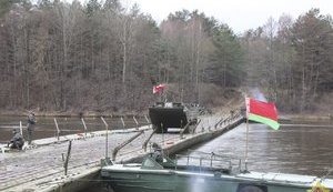 Наведений через Прип'ять понтонний міст на російсько-білоруських військових навчаннях - зник, - CNN