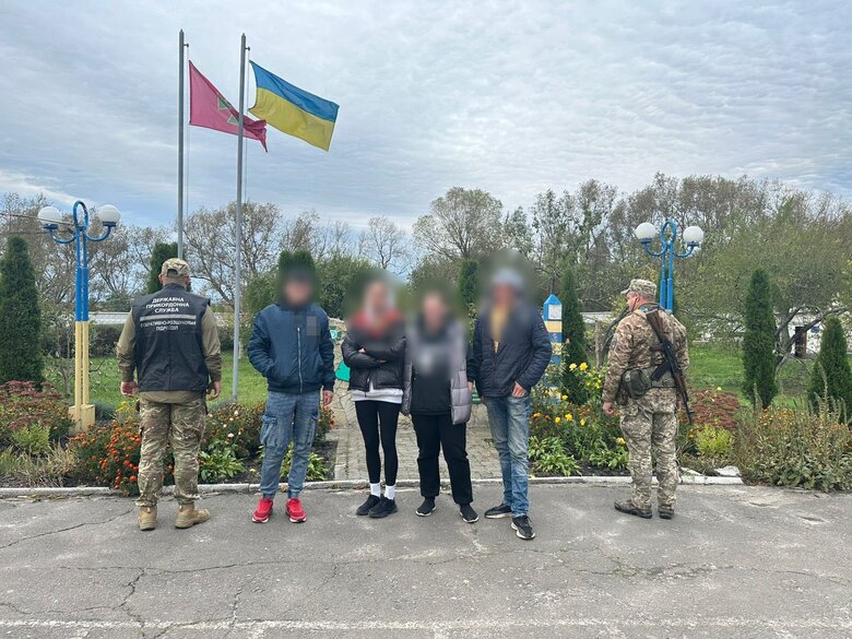 Двоє чоловіків напідпитку намагалися перетнути кордон