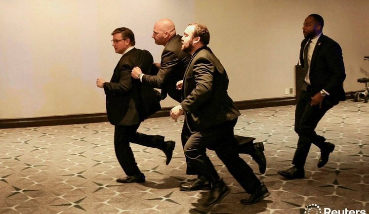 Трамп сам затримав свою евакуацію під час стрілянини: Я казав: зачекайте, дайте подивитись