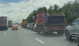 Росіянин показав кілометрові черги на АЗС у Москві через дефіцит бензину