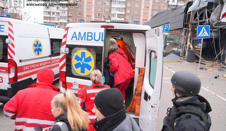 Атака РФ на Запорожье: шесть человек остаются в больницах, одна женщина - в тяжелом состоянии