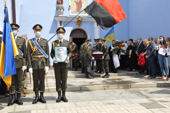 С умершим ветераном ОУН-УПА и дивизии Галичина Орестом Васкулом простились в Киеве 40