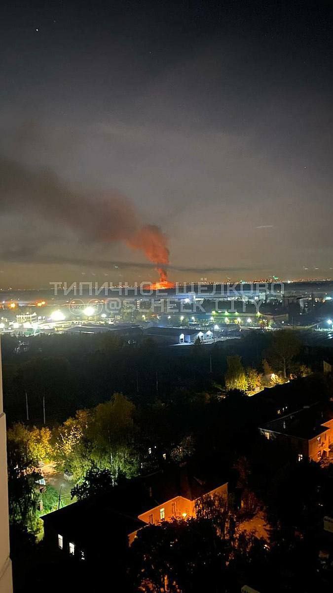 В Подмосковье раздались взрывы, после взрывов зарево 02