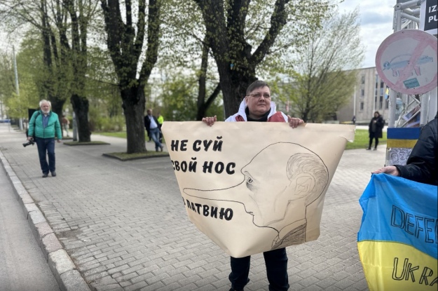 Русскоязычные жители Латвии призвали Путина не защищать их 03