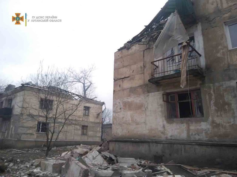 Луганщина тримає оборону. Напружена ситуація в Золотому та Гірському. Нижнє майже знищено, - глава Луганської ОДА Гайдай 02
