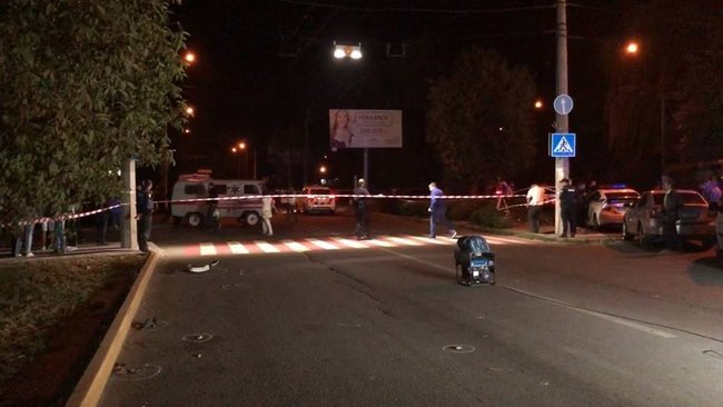 Патрульный автомобиль в Черновцах ночью сбил насмерть пешехода 02