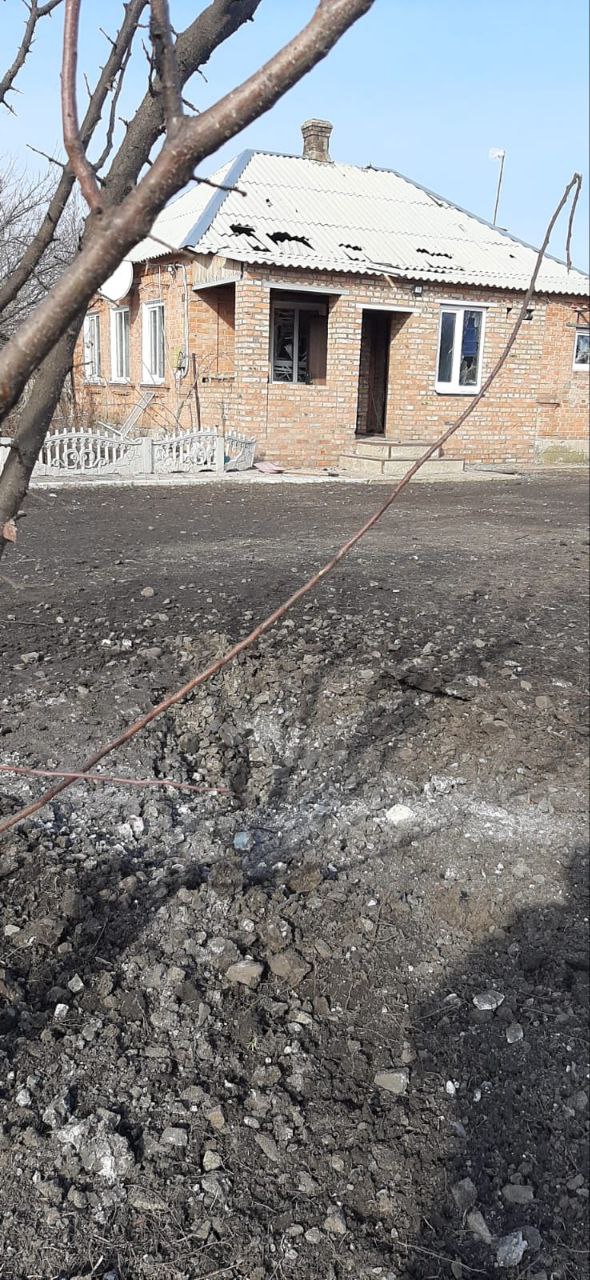 Российские оккупанты обстреляли село Таврическое Запорожской области 02