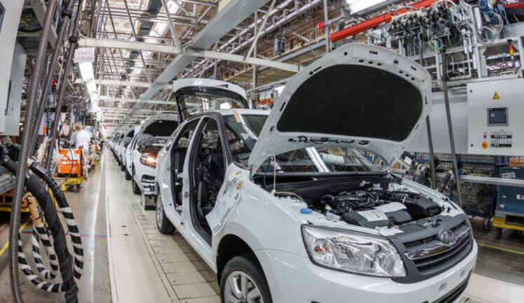Росія націоналізувала заводи Renault й випускатиме на них "Москвичі" і "Лади"