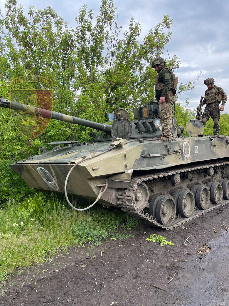 Бійці 24-ї ОМБр захопили БМД-4м російських десантників з Ульянівська 01