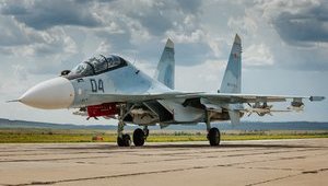 В оккупированном Крыму два летчика катапультировались из стоящего на земле Су-30СМ