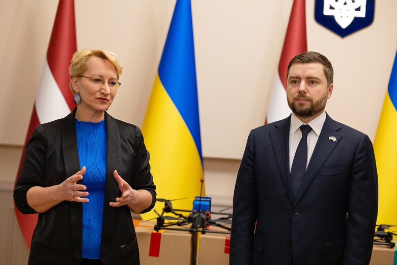 Україна отримала для ЗСУ сотню FPV-дронів від Латвії