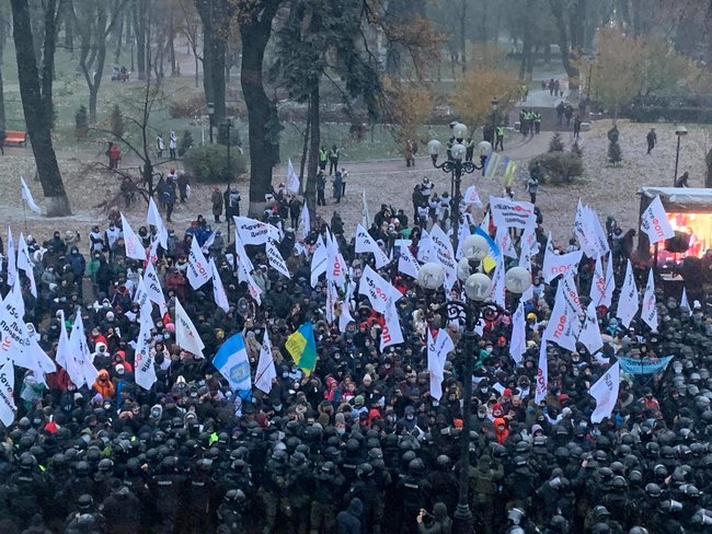 Clashes broke out at Verkhovna Rada, entrepreneurs try to break into building 01