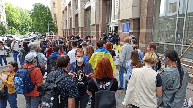 Як же за#бали: активисты протестовали под Радой против внесения поправок в закон о языке 18