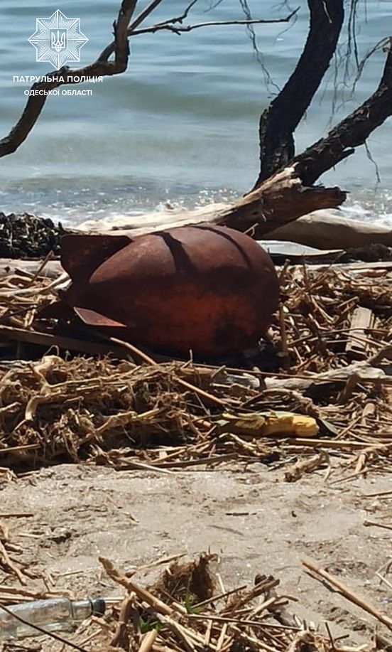 Two unusual projectiles washed up on Odesa beach 02