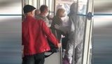 Ukrainians evacuated from Vietnam broke doors to leave the airport. VIDEO